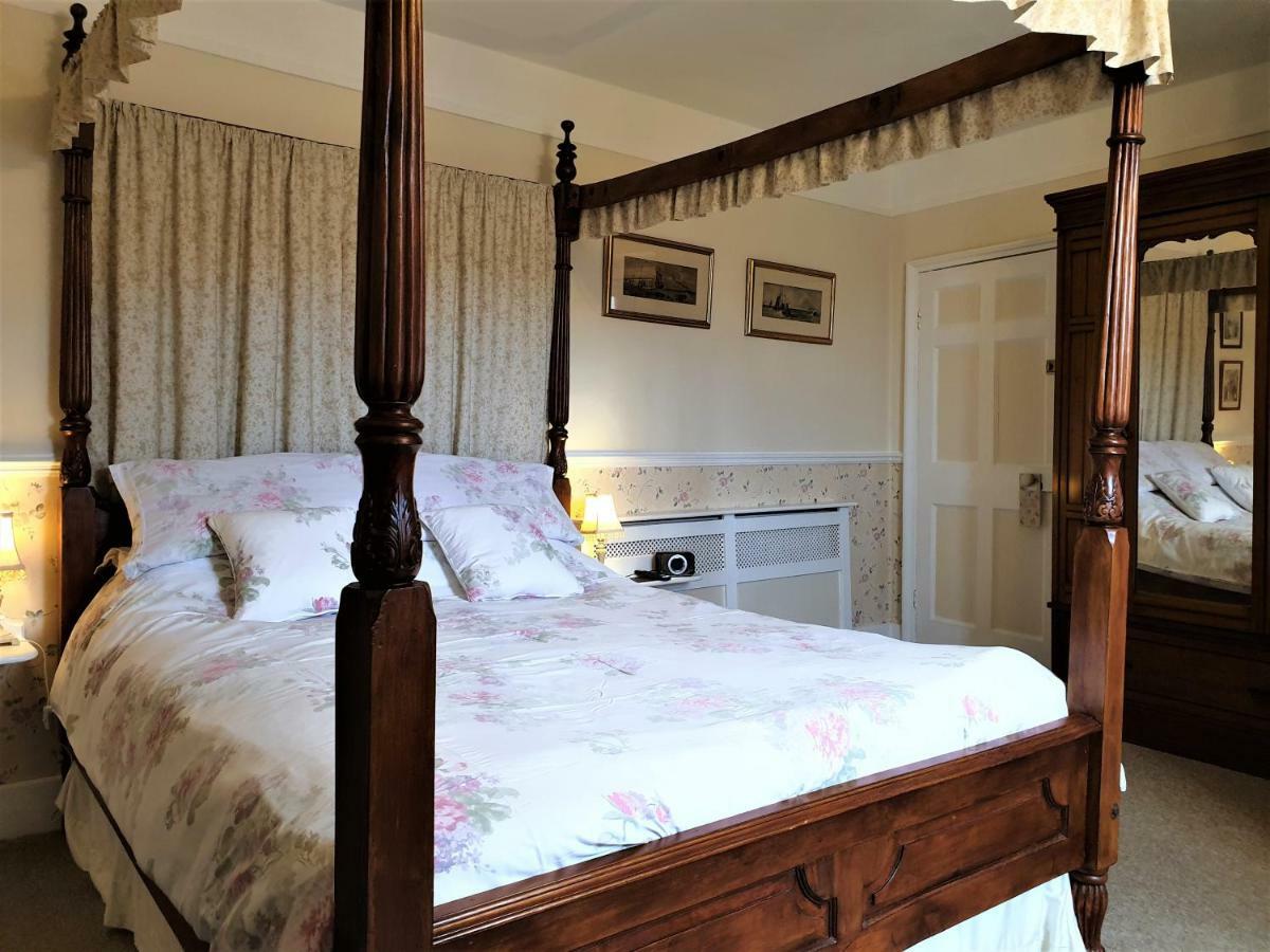 Saint Hilda'S House Bed & Breakfast Уитби Екстериор снимка